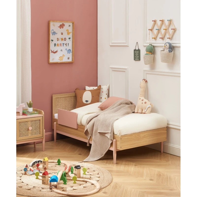 Lit Enfant PABLO Rose Et Cannage Rotin 70x140 Sommier Inclus 3 Lit Enfant PABLO Rose Et Cannage Rotin 70x140 Sommier Inclus