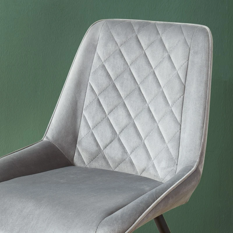 Lot De 2 Chaises ROMY Velours Gris Clair Pieds En Métal Noir 4 Lot De 2 Chaises ROMY Velours Gris Clair Pieds En Métal Noir – Image 2